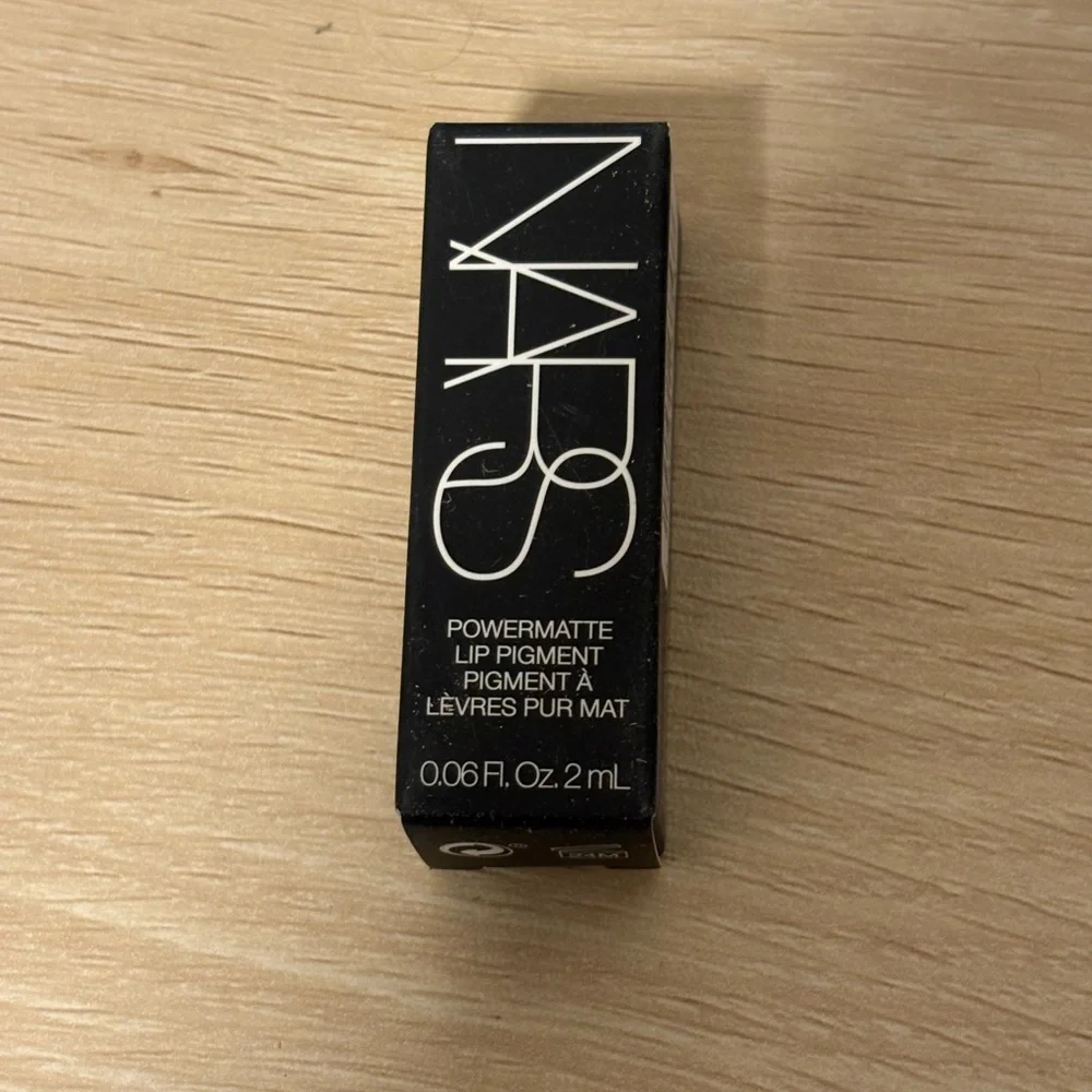 Nars Powermatte Lip Pigment in 112 American Woman - Picture 3 of 5